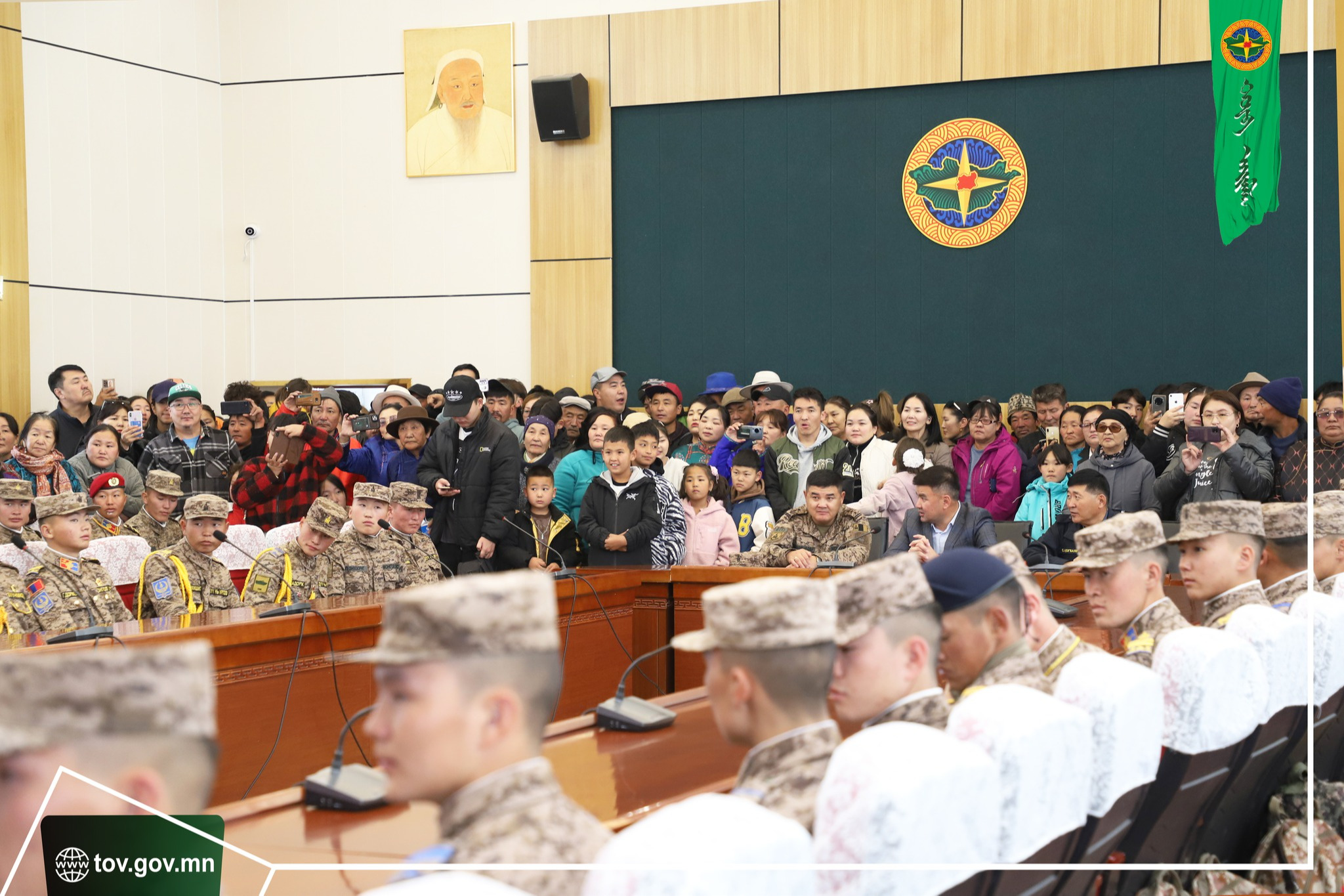 Цэргийн жинхэнэ албанд татагдан бэлтгэлээр халагдаж ирсэн дайчдаа угтан авлаа